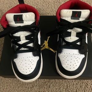 Air Jordan Toddler size 8c Black Gym Red